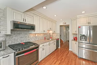 4039 Hahn Avenue, Bethpage, NY 11714 - Photo 16