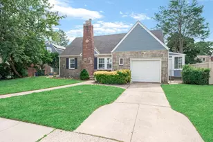 596 Terrace Pl, Baldwin, NY 11510 - Photo 2