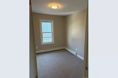 48 Penataquit Avenue, Bay Shore, NY 11706 - Photo 4