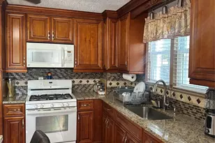 242 Sommerville Pl, Yonkers, NY 10703 - Photo 6