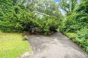 107 W Farm Dr, Melville, NY 11747 - Photo 24