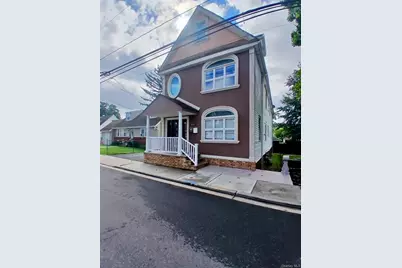 421 Roquette Avenue, Floral Park, NY 11001 - Photo 2