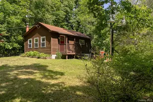 710 Pumpkin Ln, Clinton Corners, NY 12514 - Photo 2