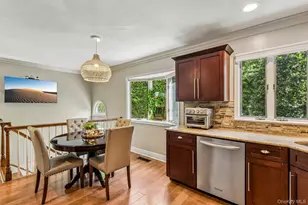 59 Derby Pl, Smithtown, NY 11787 - Photo 10