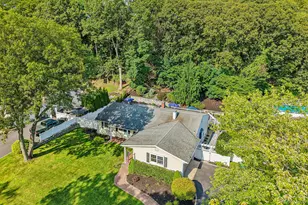 59 Derby Pl, Smithtown, NY 11787 - Photo 38
