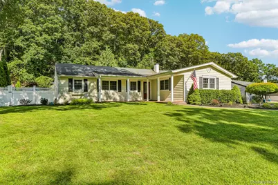 59 Derby Place, Smithtown, NY 11787 - Photo 2