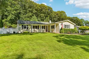 59 Derby Pl, Smithtown, NY 11787 - Photo 2