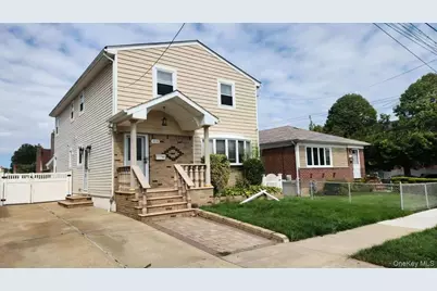 18-08 Murray St  2Fl, Whitestone, NY 11357 - Photo 4