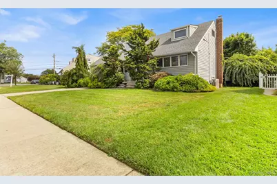 2075 Alan Drive, Seaford, NY 11783 - Photo 2