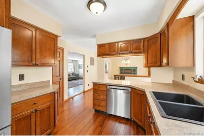 21 Hope Court, Selden, NY 11784 - Photo 6