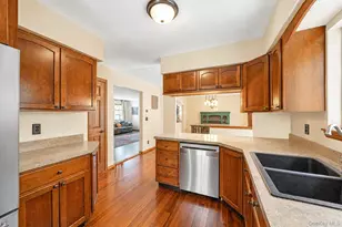 21 Hope Ct, Selden, NY 11784 - Photo 6