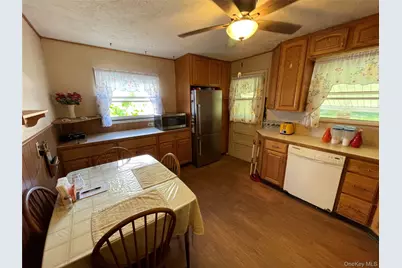16 Heathcote Road, Lindenhurst, NY 11757 - Photo 4