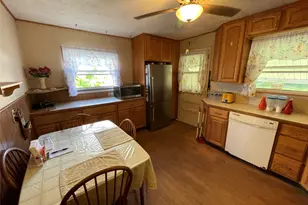 16 Heathcote Rd, Lindenhurst, NY 11757 - Photo 4