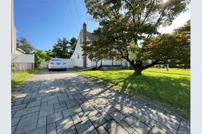 16 Heathcote Road, Lindenhurst, NY 11757 - Photo 20