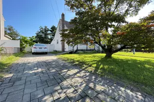 16 Heathcote Rd, Lindenhurst, NY 11757 - Photo 20