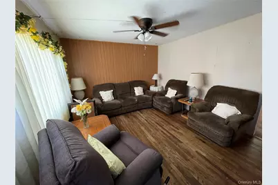 16 Heathcote Road, Lindenhurst, NY 11757 - Photo 2