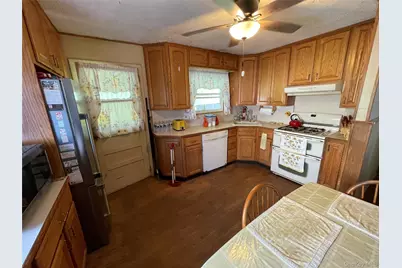 16 Heathcote Road, Lindenhurst, NY 11757 - Photo 6