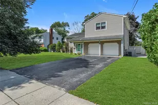 23 Dale Ln, Smithtown, NY 11787 - Photo 2