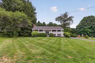 9 Debra Hill Rd, Poughkeepsie, NY 12603 - Photo 2