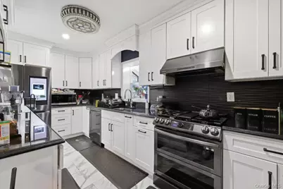 47 Sperry Court, New Hyde Park, NY 11040 - Photo 10