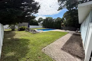 22 Maryland Blvd, Hampton Bays, NY 11946 - Photo 2