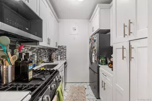 87-15 165th St, Jamaica, NY 11432 - Photo 6