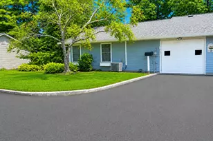 463 B Oldham Ct, Ridge, NY 11961 - Photo 4