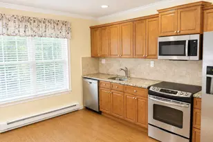 463 B Oldham Ct, Ridge, NY 11961 - Photo 8