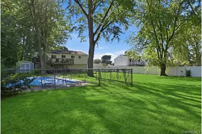 357 Town Line Road, East Northport, NY 11731 - Photo 20