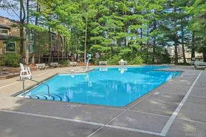 195 Treetop Circle, Nanuet, NY 10954 - Photo 32