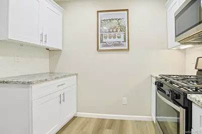 195 Treetop Circle, Nanuet, NY 10954 - Photo 8