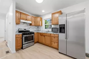 710 Bourdois Ave, Bellport, NY 11713 - Photo 10