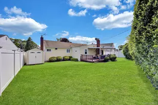 19 Essex Rd, Bethpage, NY 11714 - Photo 4