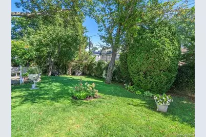 9 Robert Road, Glen Cove, NY 11542 - Photo 44