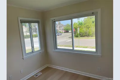301 Jackson, Syosset, NY 11791 - Photo 4
