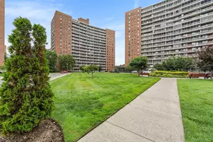 61-25 98th St, Rego Park, NY 11374 - Photo 14