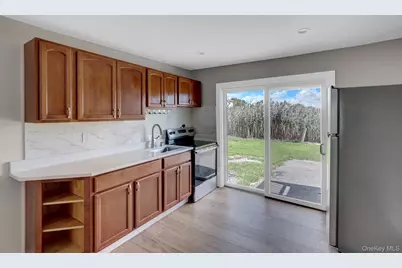 295 Bergen Avenue, West Babylon, NY 11704 - Photo 14