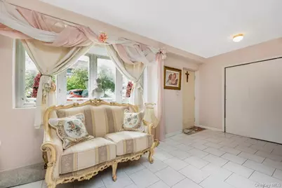 69-11 62nd Drive, Middle Village, NY 11379 - Photo 6