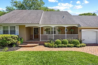 9 Charlemagne Drive, Nesconset, NY 11767 - Photo 4