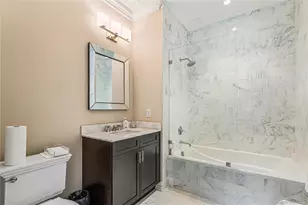 2000 Royal Ct, North Hills, NY 11040 - Photo 18