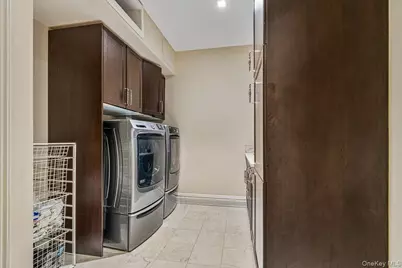 2000 Royal Court #2009, North Hills, NY 11040 - Photo 20