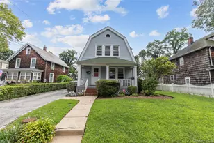 48 St Marks Pl, Roslyn Heights, NY 11577 - Photo 2