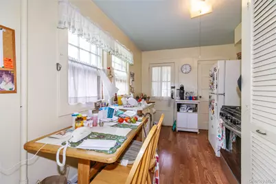 48 Saint Marks Place, Roslyn Heights, NY 11577 - Photo 6