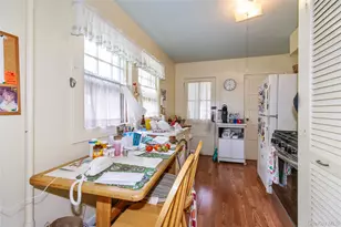 48 St Marks Pl, Roslyn Heights, NY 11577 - Photo 6