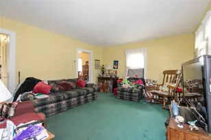 48 St Marks Pl, Roslyn Heights, NY 11577 - Photo 8