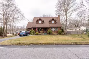 16 Roosevelt Blvd, Patchogue, NY 11772 - Photo 2