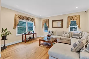 25 Pashen Pl, Dix Hills, NY 11746 - Photo 4
