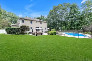 25 Pashen Pl, Dix Hills, NY 11746 - Photo 26
