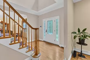 25 Pashen Pl, Dix Hills, NY 11746 - Photo 2