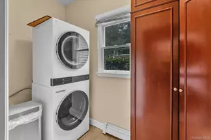 25 Pashen Pl, Dix Hills, NY 11746 - Photo 10